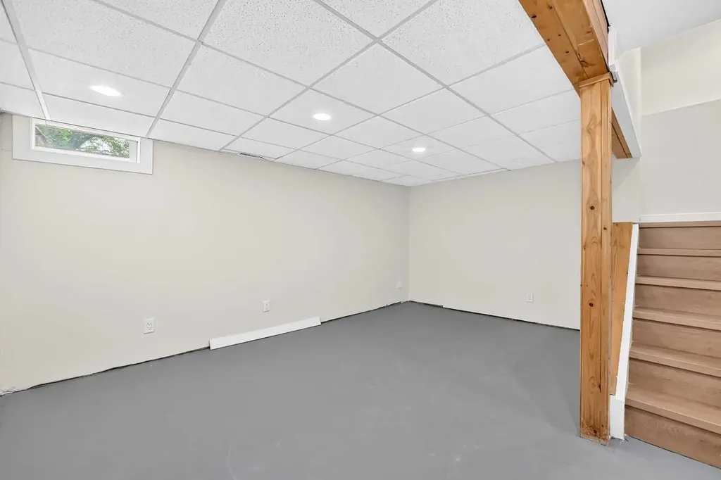 115 Bergen Road NW Calgary AB T3K 1P2