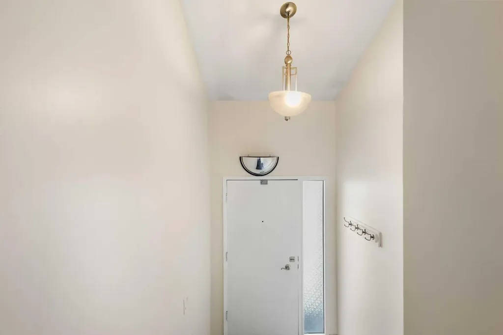1305 Glenmore Trail SW Calgary AB T2V 4Y8