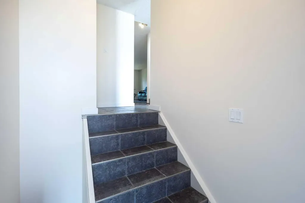 1305 Glenmore Trail SW Calgary AB T2V 4Y8