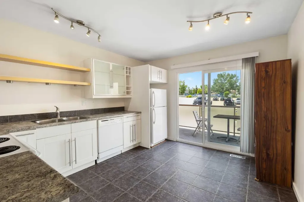 1305 Glenmore Trail SW Calgary AB T2V 4Y8