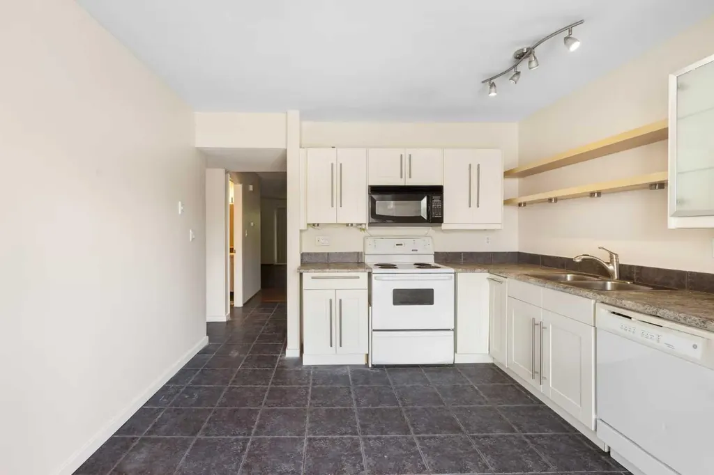 1305 Glenmore Trail SW Calgary AB T2V 4Y8