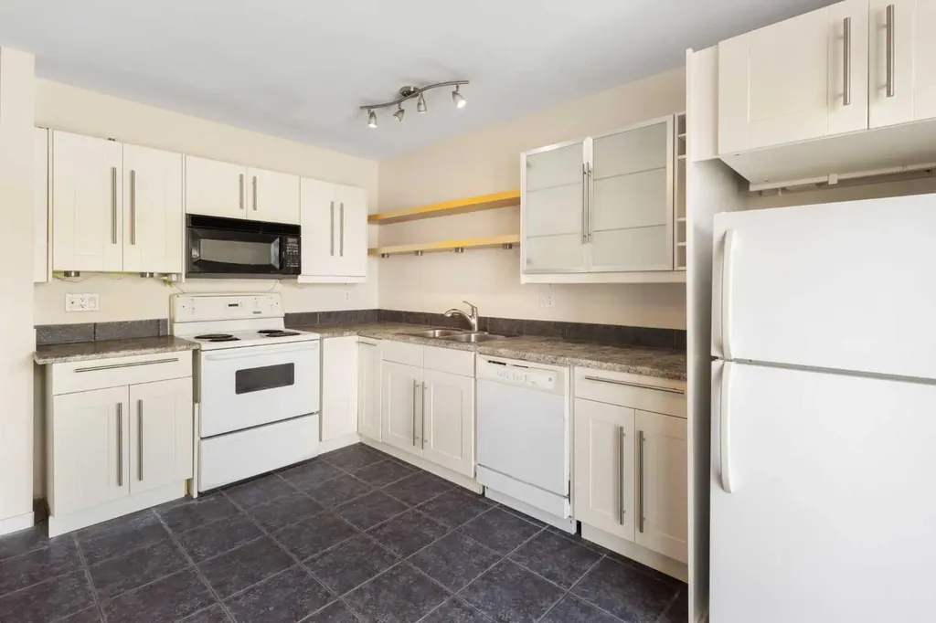 1305 Glenmore Trail SW Calgary AB T2V 4Y8