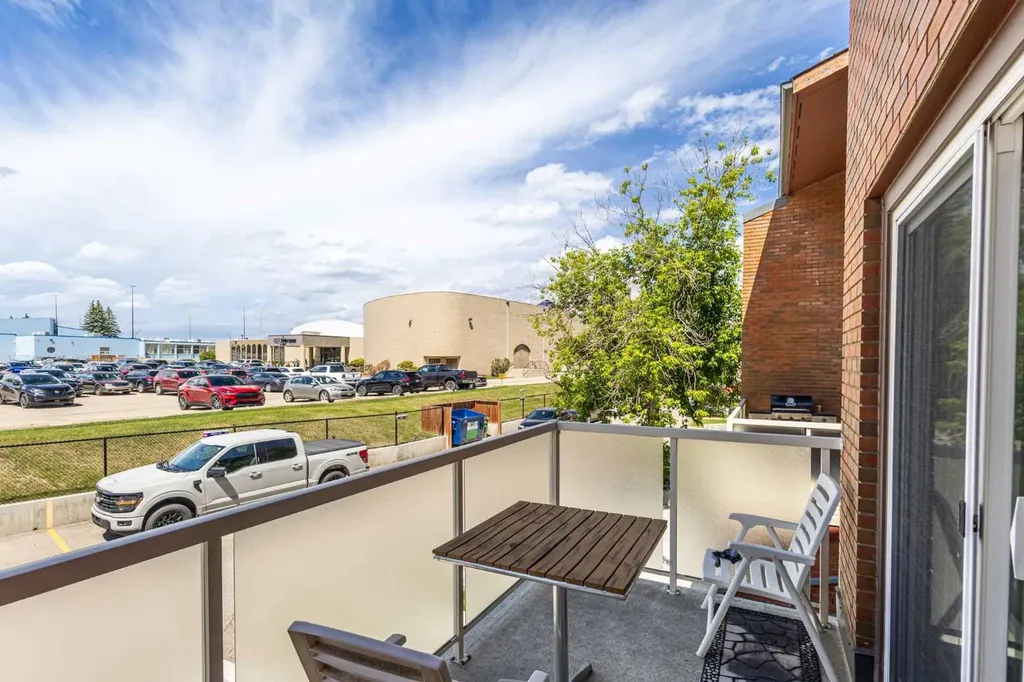 1305 Glenmore Trail SW Calgary AB T2V 4Y8