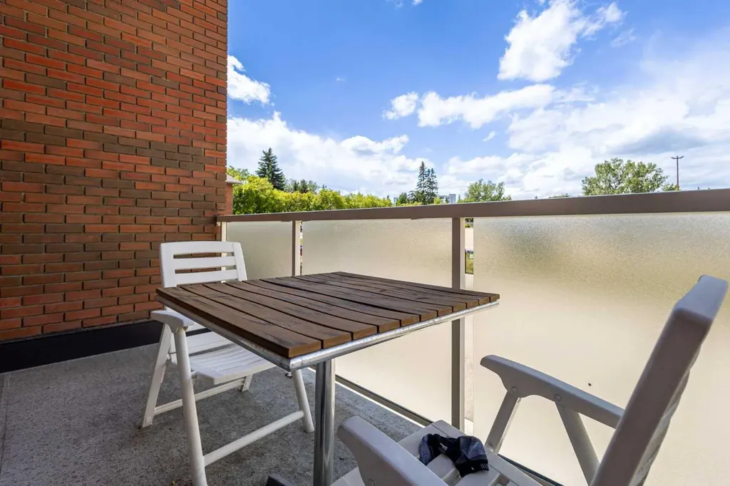 1305 Glenmore Trail SW Calgary AB T2V 4Y8