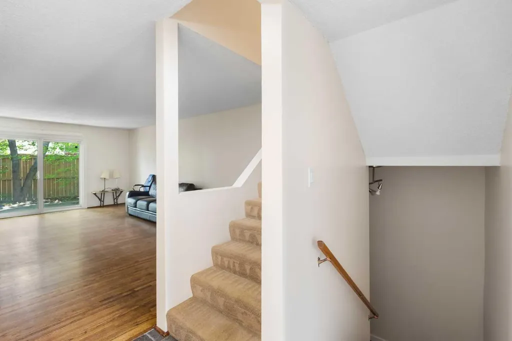 1305 Glenmore Trail SW Calgary AB T2V 4Y8