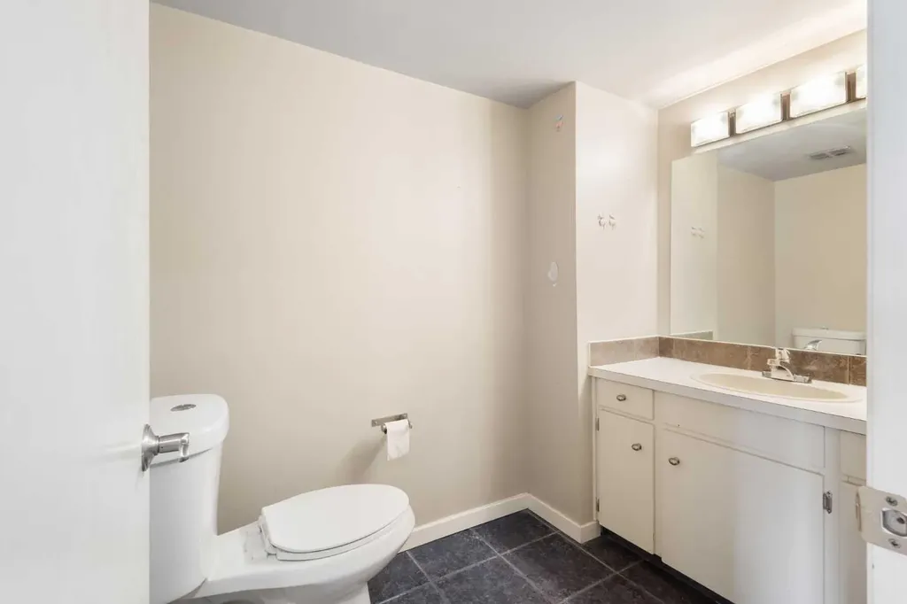 1305 Glenmore Trail SW Calgary AB T2V 4Y8