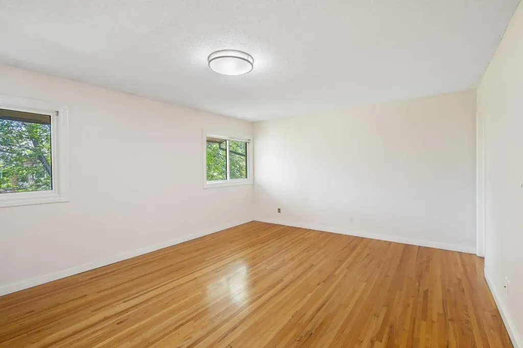 1305 Glenmore Trail SW Calgary AB T2V 4Y8