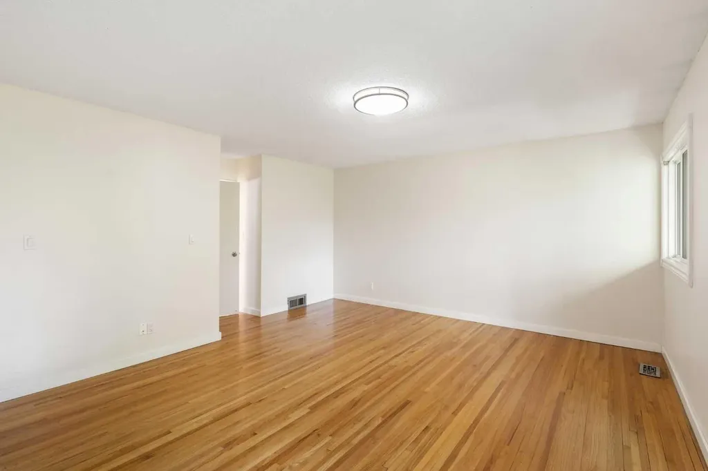 1305 Glenmore Trail SW Calgary AB T2V 4Y8