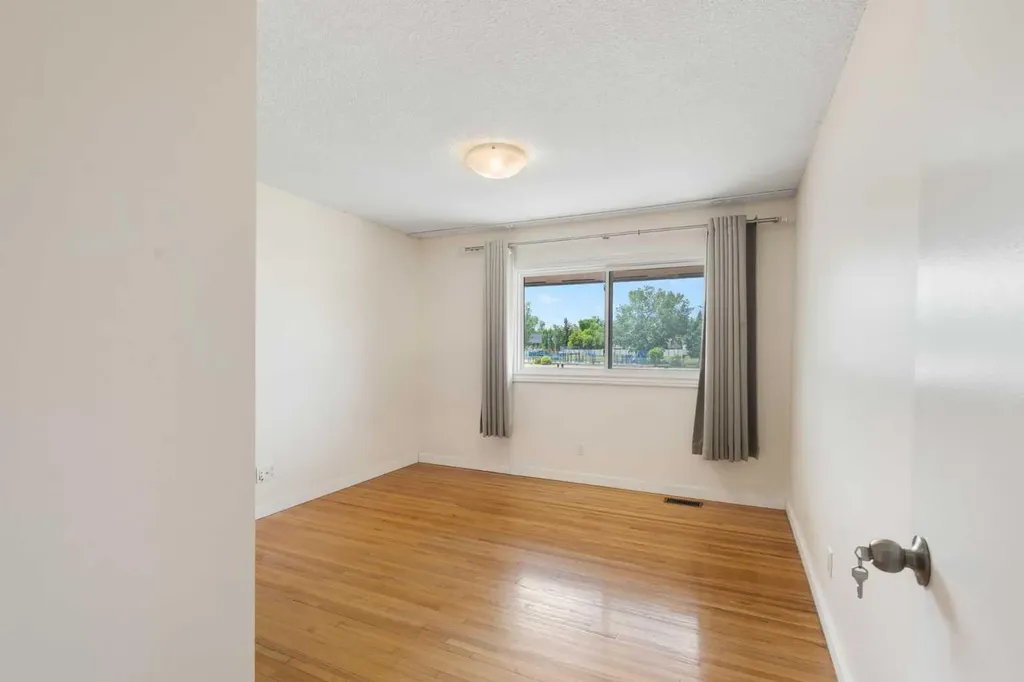 1305 Glenmore Trail SW Calgary AB T2V 4Y8
