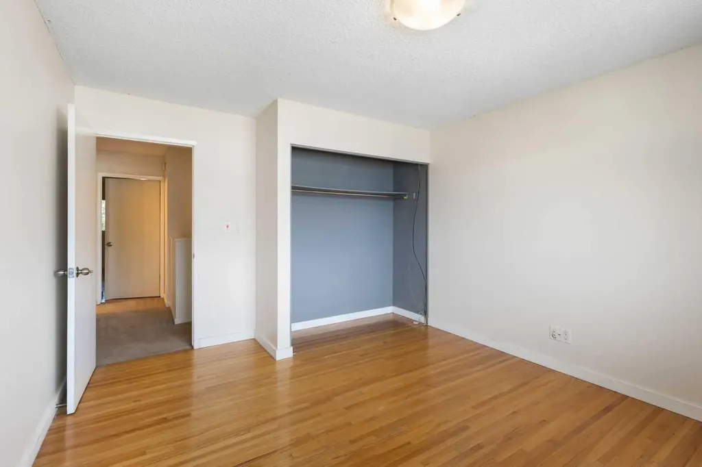 1305 Glenmore Trail SW Calgary AB T2V 4Y8