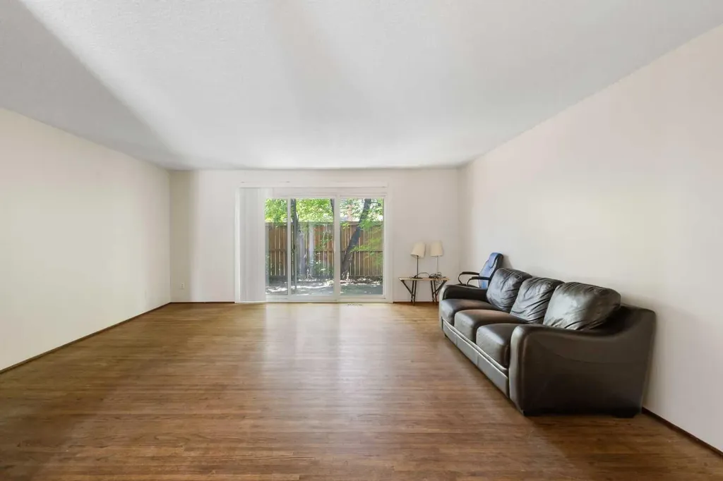 1305 Glenmore Trail SW Calgary AB T2V 4Y8
