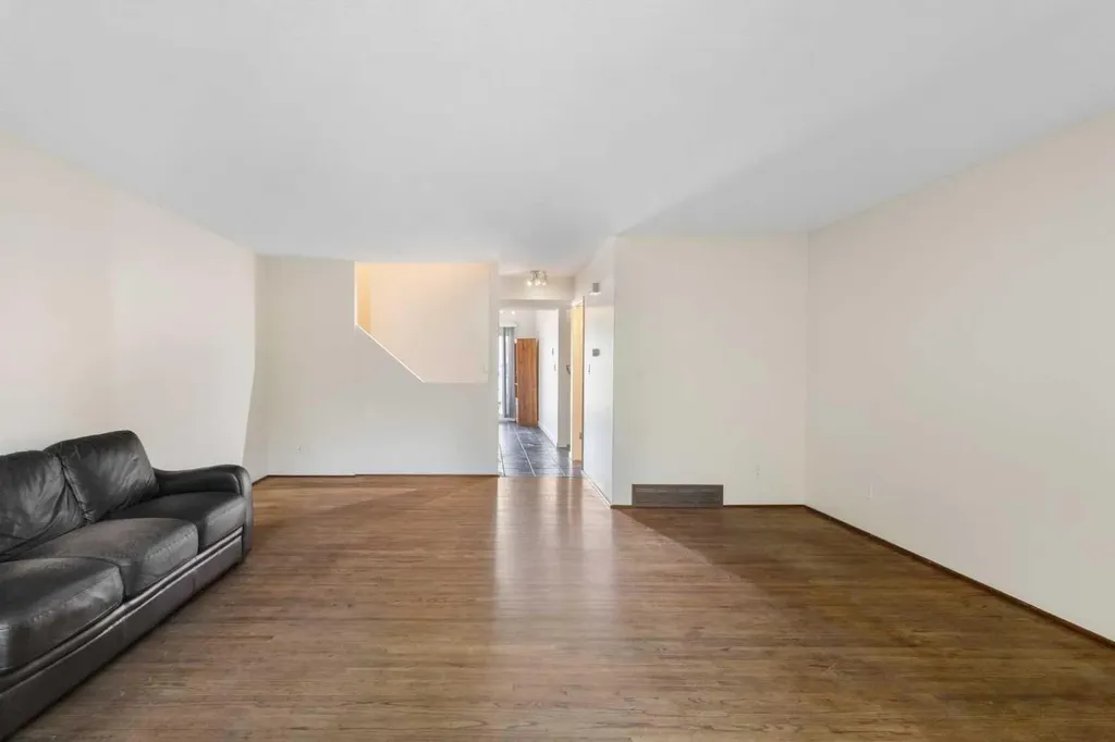 1305 Glenmore Trail SW Calgary AB T2V 4Y8