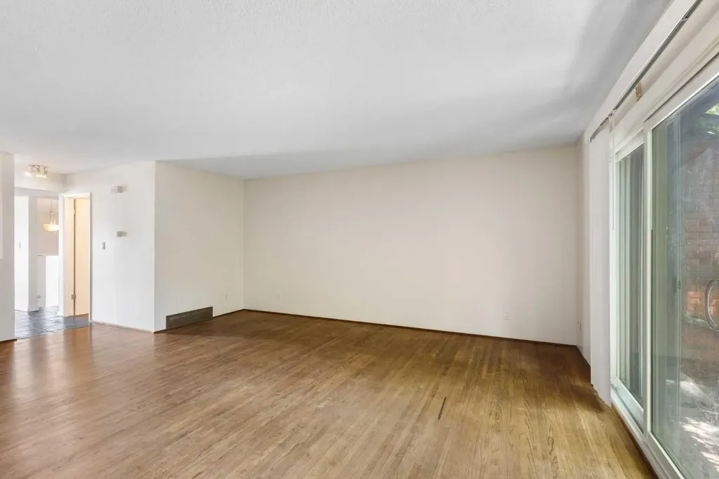 1305 Glenmore Trail SW Calgary AB T2V 4Y8