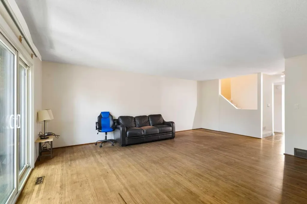1305 Glenmore Trail SW Calgary AB T2V 4Y8