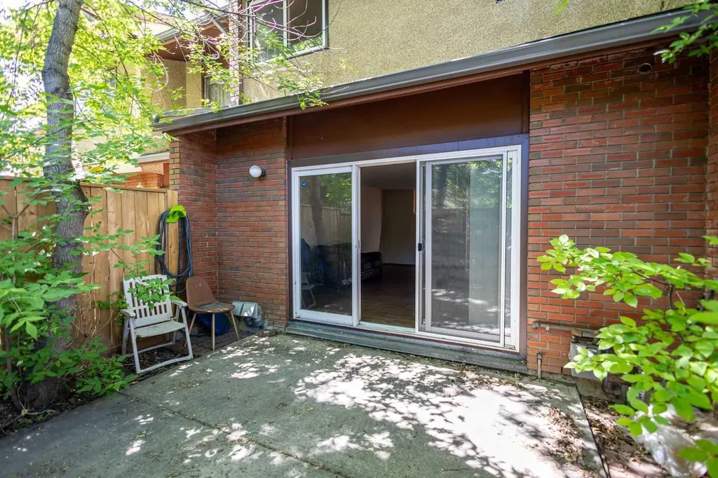 1305 Glenmore Trail SW Calgary AB T2V 4Y8