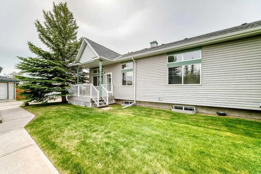 72 Prestwick Pond Terrace SE Calgary AB T2Z 3Z7