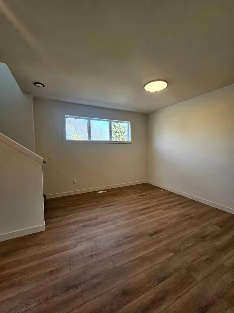 3203 14 Avenue SW Calgary AB t3c0w7