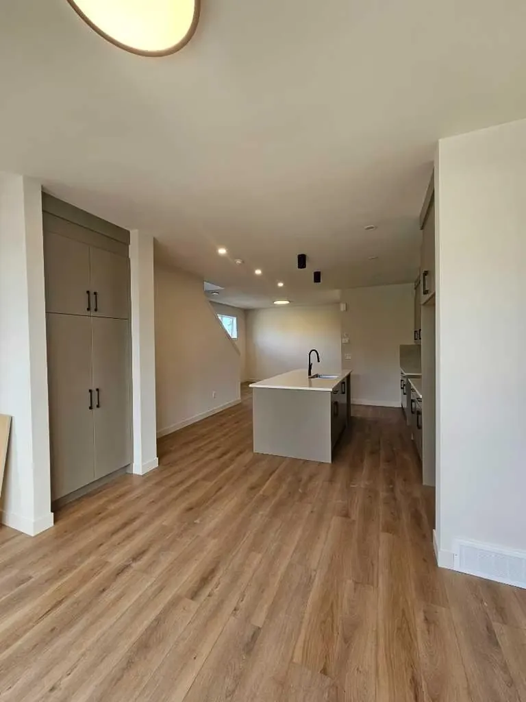 3203 14 Avenue SW Calgary AB t3c0w7