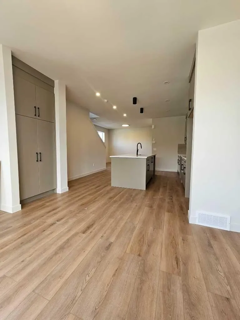 3203 14 Avenue SW Calgary AB t3c0w7
