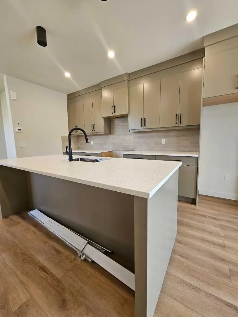 3203 14 Avenue SW Calgary AB t3c0w7