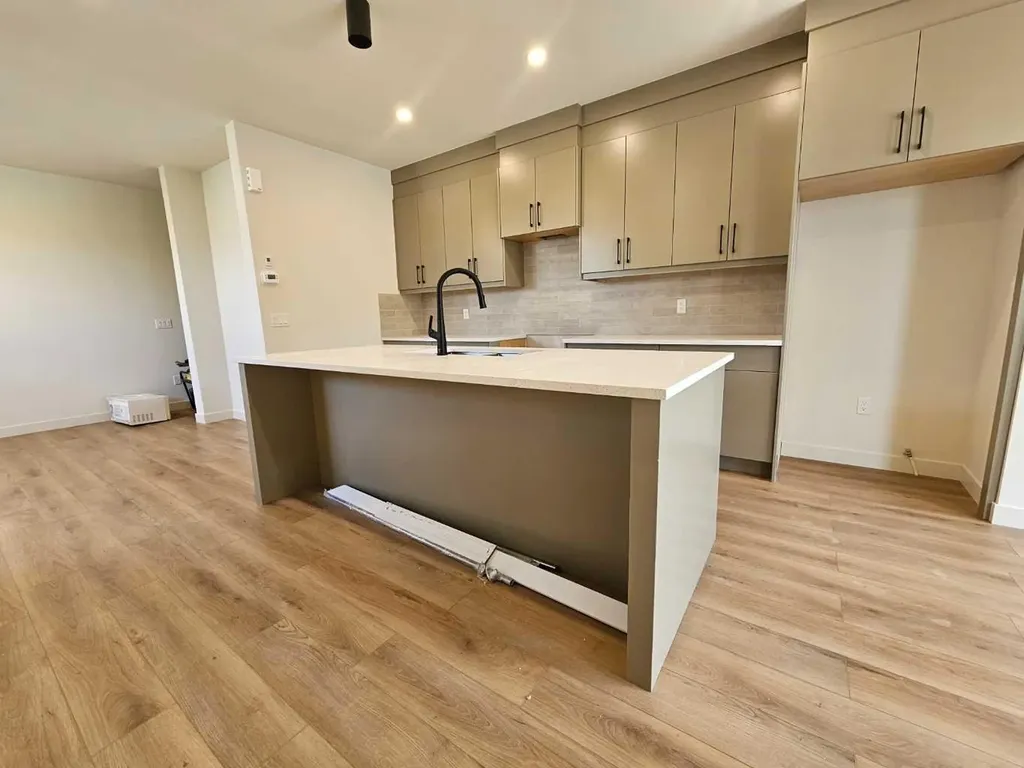 3203 14 Avenue SW Calgary AB t3c0w7