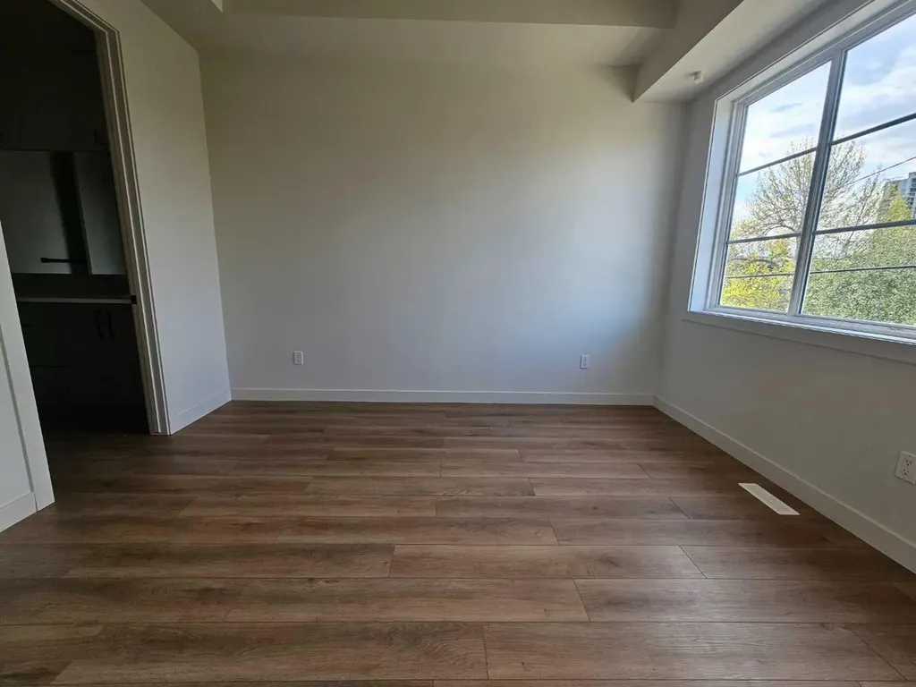 3203 14 Avenue SW Calgary AB t3c0w7