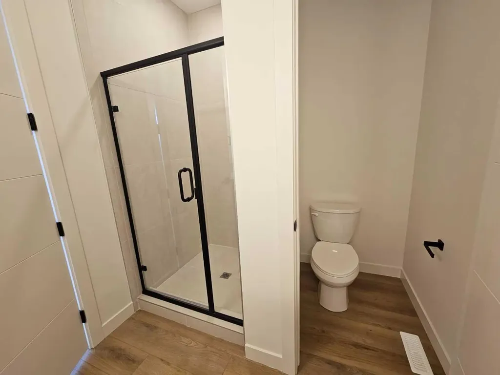 3203 14 Avenue SW Calgary AB t3c0w7