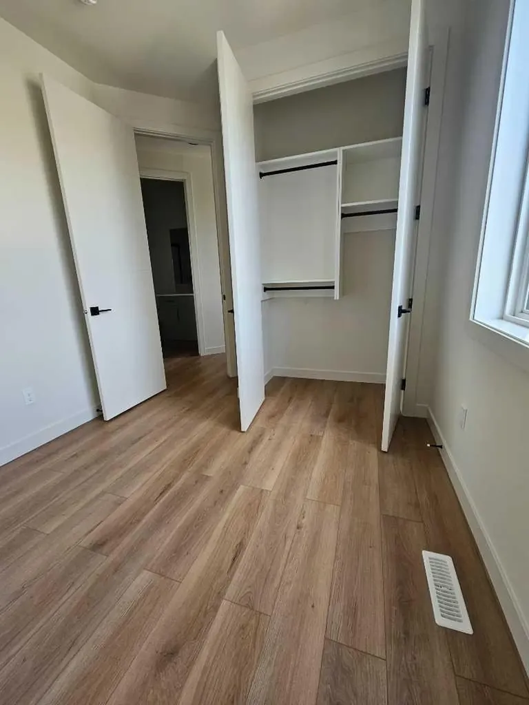 3203 14 Avenue SW Calgary AB t3c0w7
