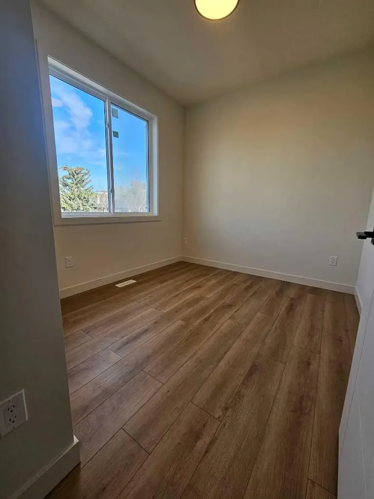 3203 14 Avenue SW Calgary AB t3c0w7