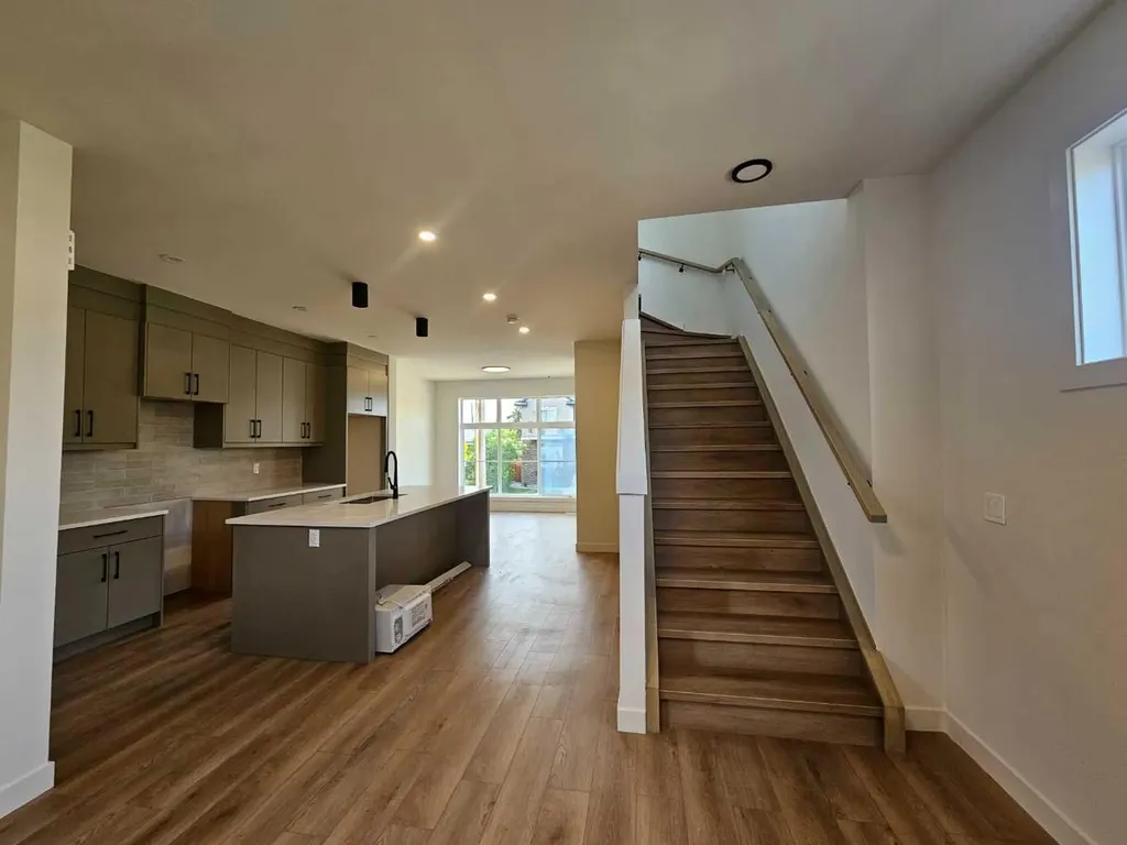 3203 14 Avenue SW Calgary AB t3c0w7