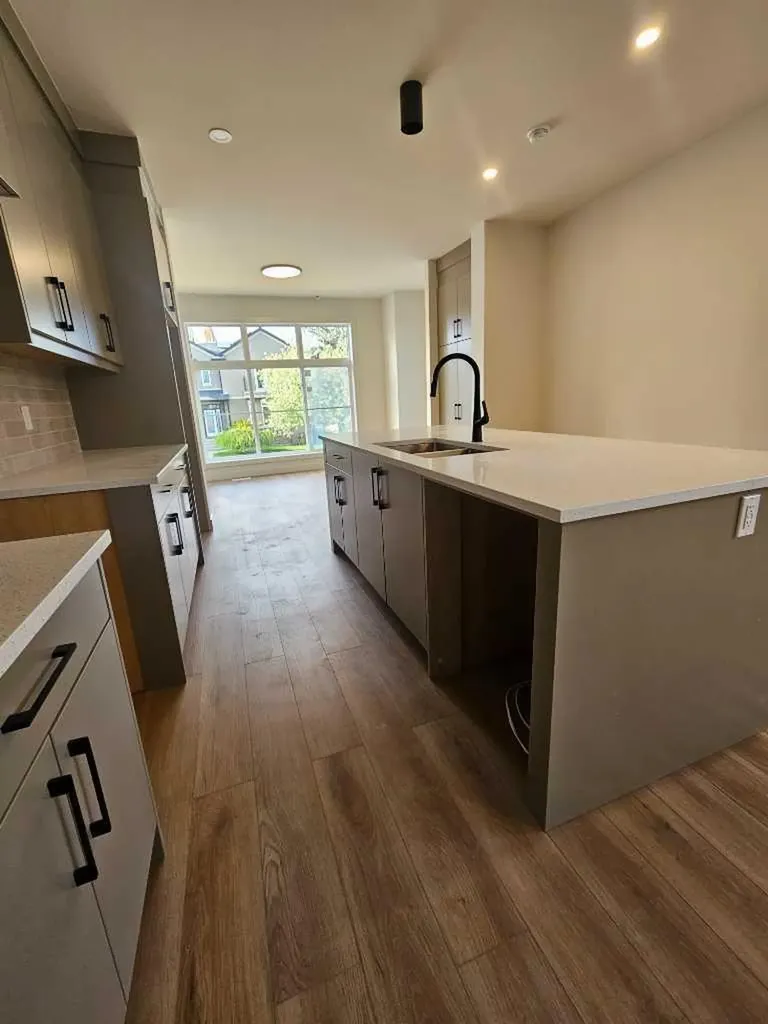 3203 14 Avenue SW Calgary AB t3c0w7