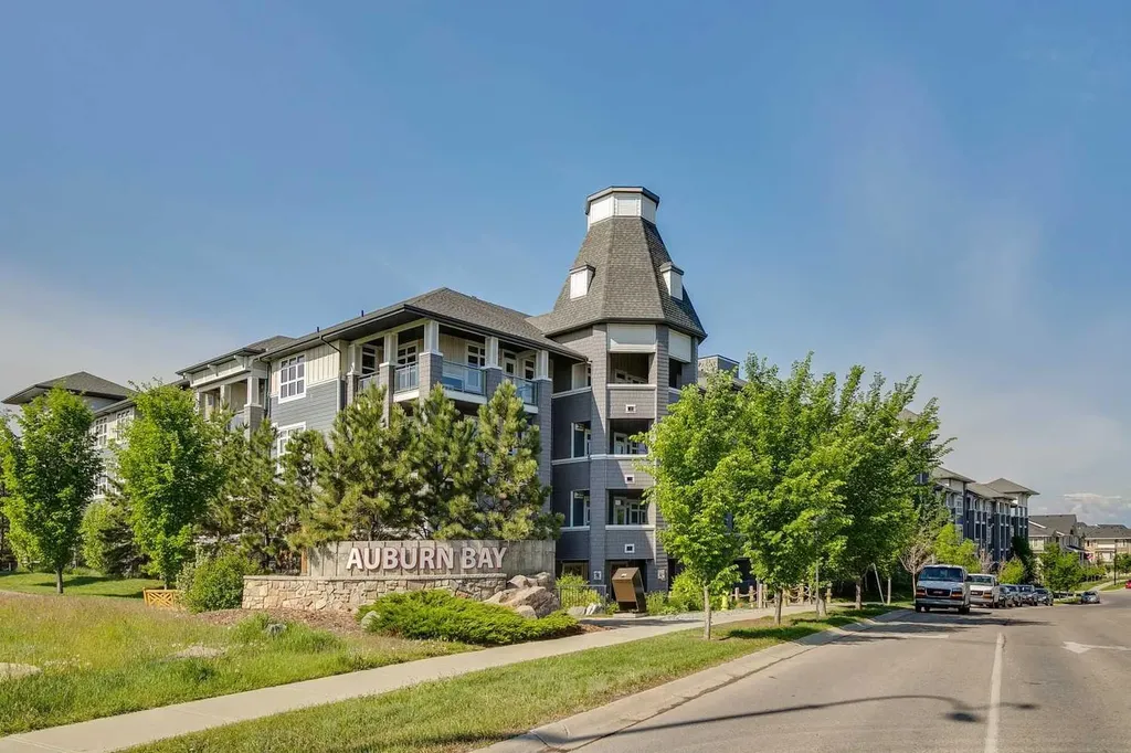 25 Auburn Meadows Avenue SE Calgary AB T3M 2L3