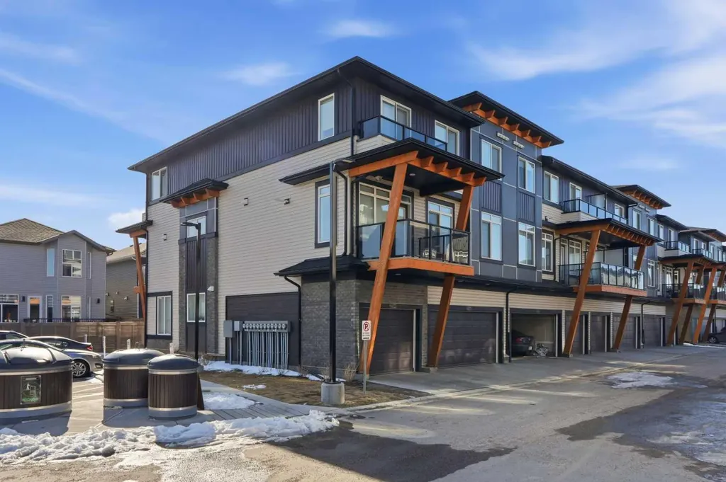 10060 46 Street NE Calgary AB T3J2H8