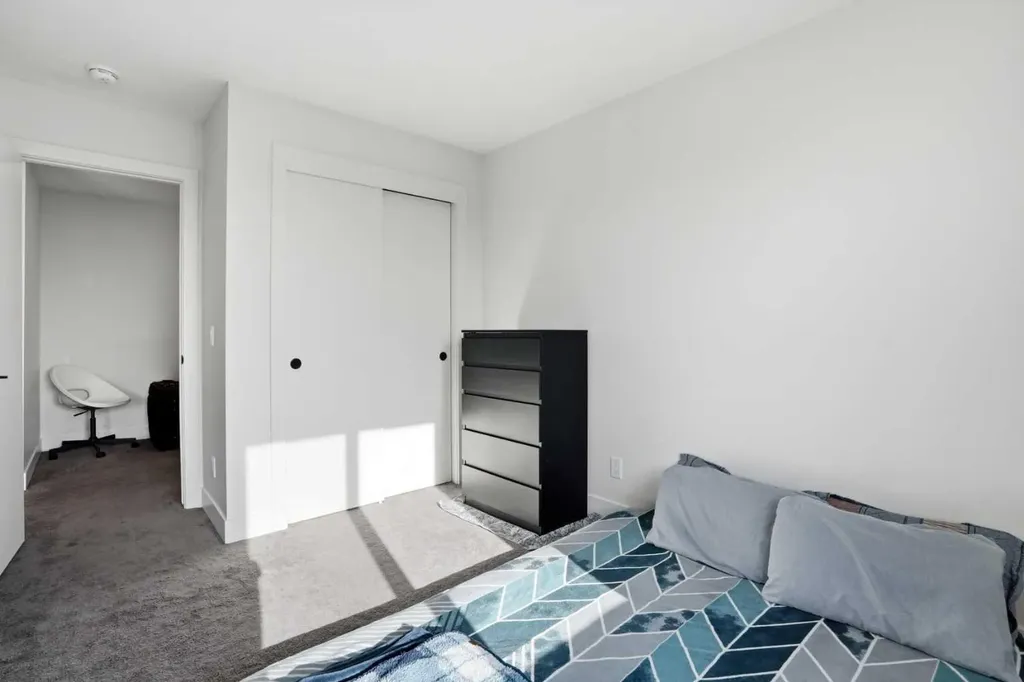 10060 46 Street NE Calgary AB T3J2H8