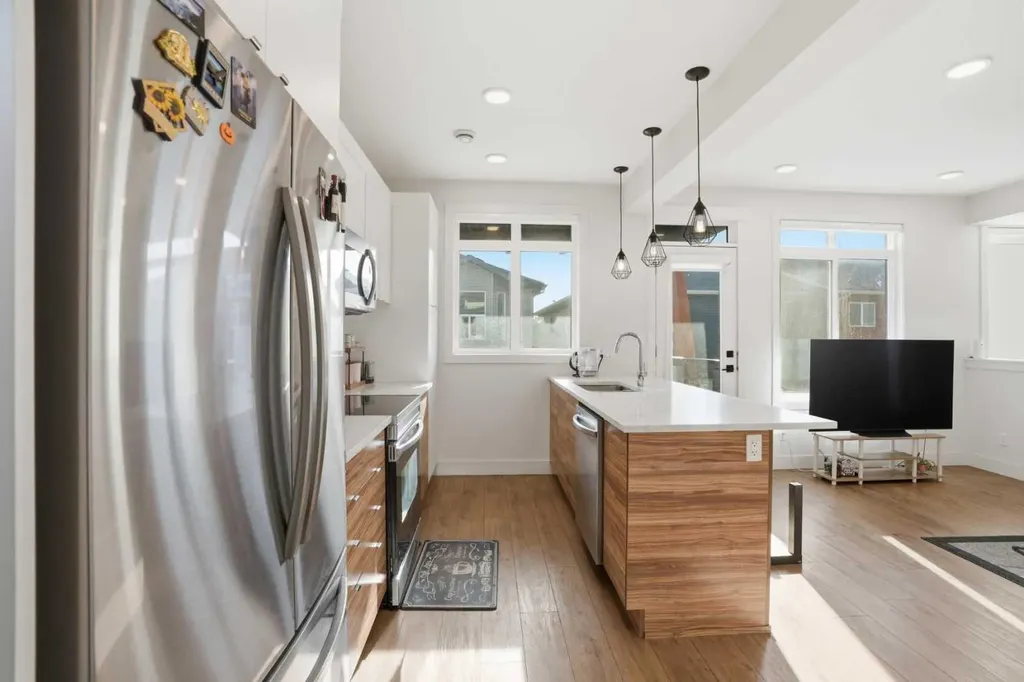 10060 46 Street NE Calgary AB T3J2H8