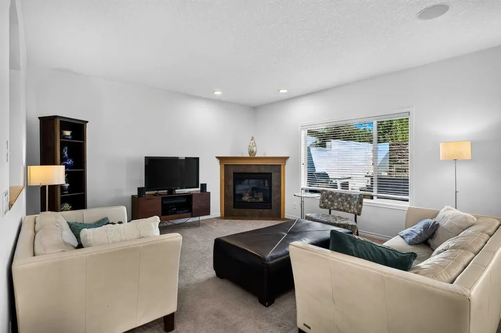 444 Rainbow Falls Way Chestermere AB T1X 1S6