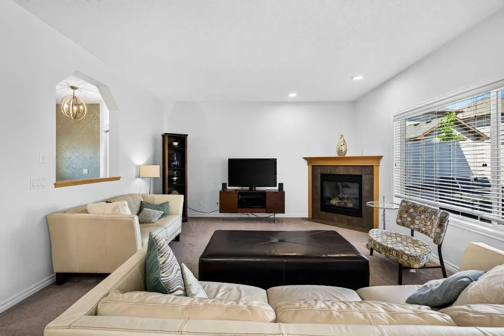 444 Rainbow Falls Way Chestermere AB T1X 1S6