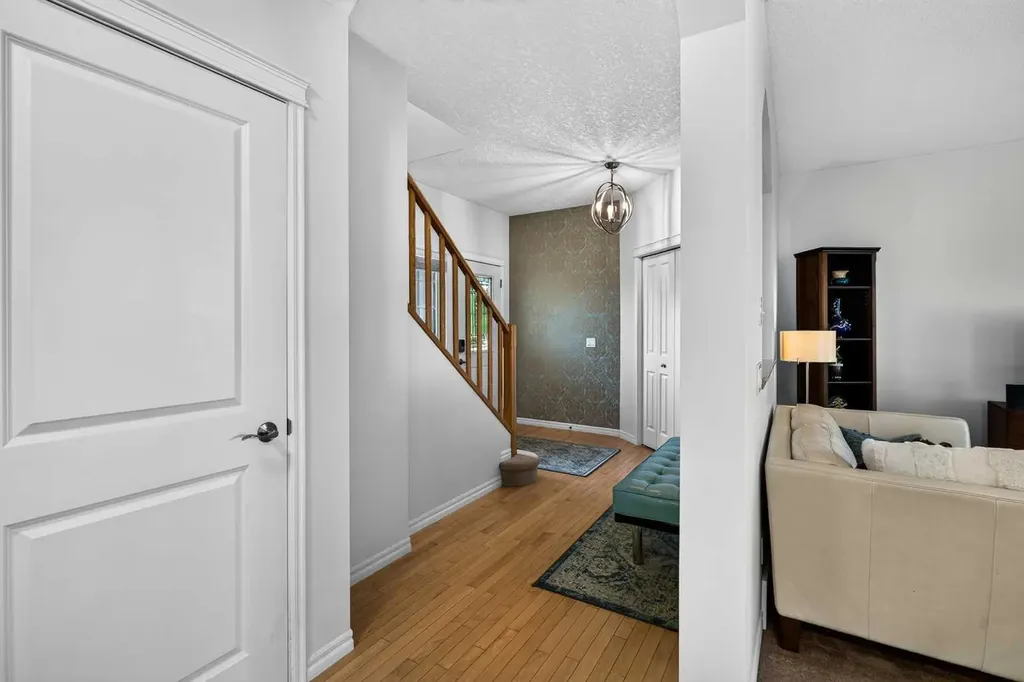 444 Rainbow Falls Way Chestermere AB T1X 1S6