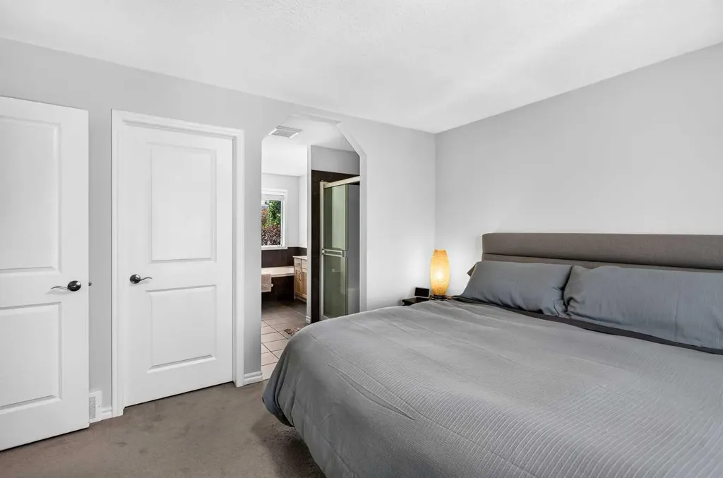 444 Rainbow Falls Way Chestermere AB T1X 1S6