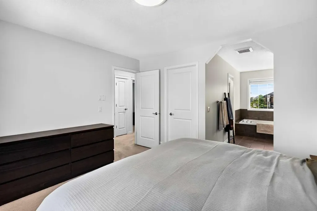 444 Rainbow Falls Way Chestermere AB T1X 1S6