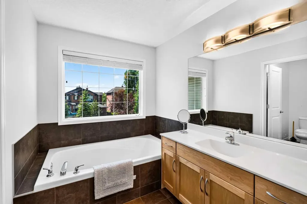 444 Rainbow Falls Way Chestermere AB T1X 1S6