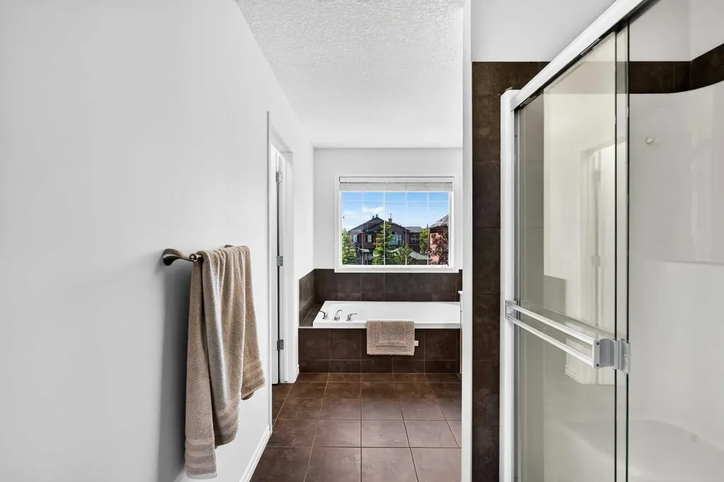 444 Rainbow Falls Way Chestermere AB T1X 1S6