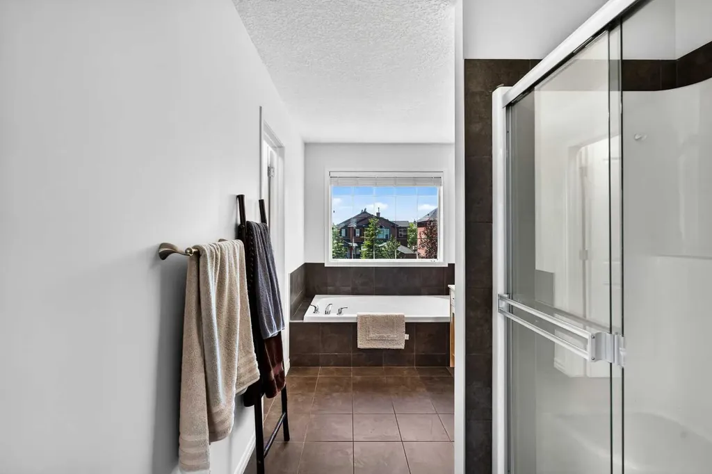 444 Rainbow Falls Way Chestermere AB T1X 1S6
