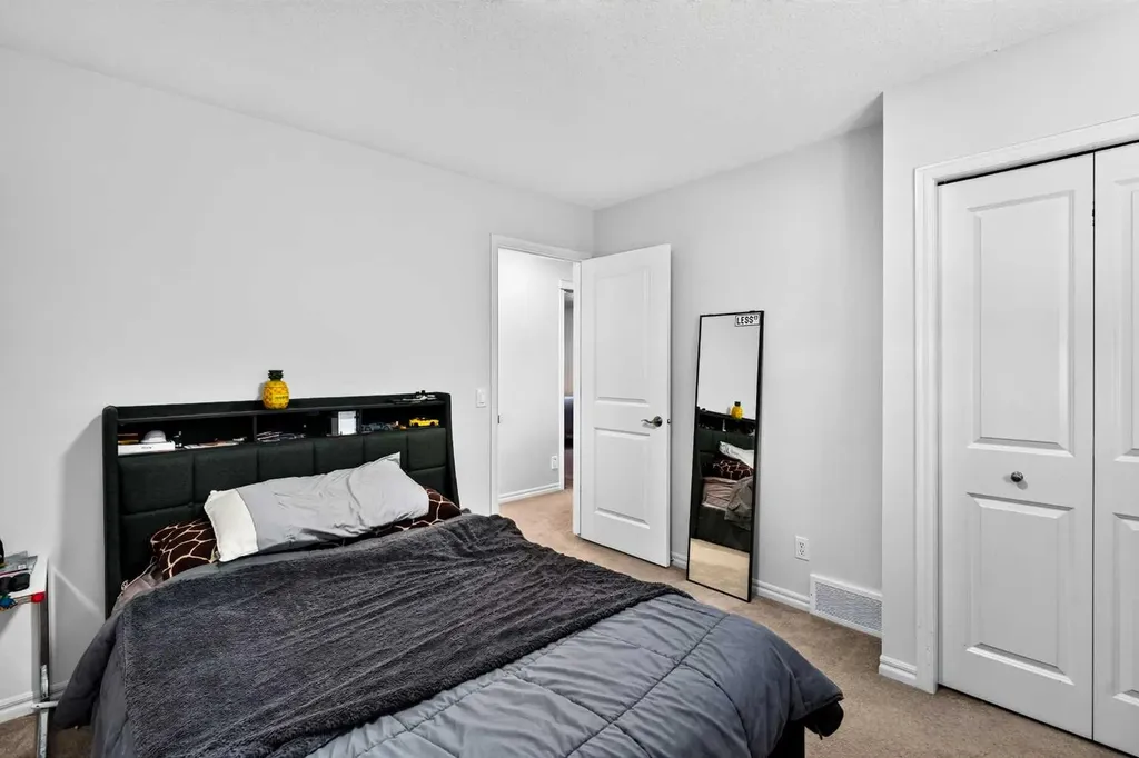 444 Rainbow Falls Way Chestermere AB T1X 1S6