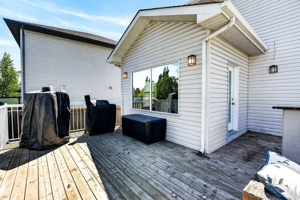 444 Rainbow Falls Way Chestermere AB T1X 1S6