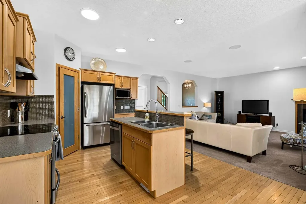 444 Rainbow Falls Way Chestermere AB T1X 1S6