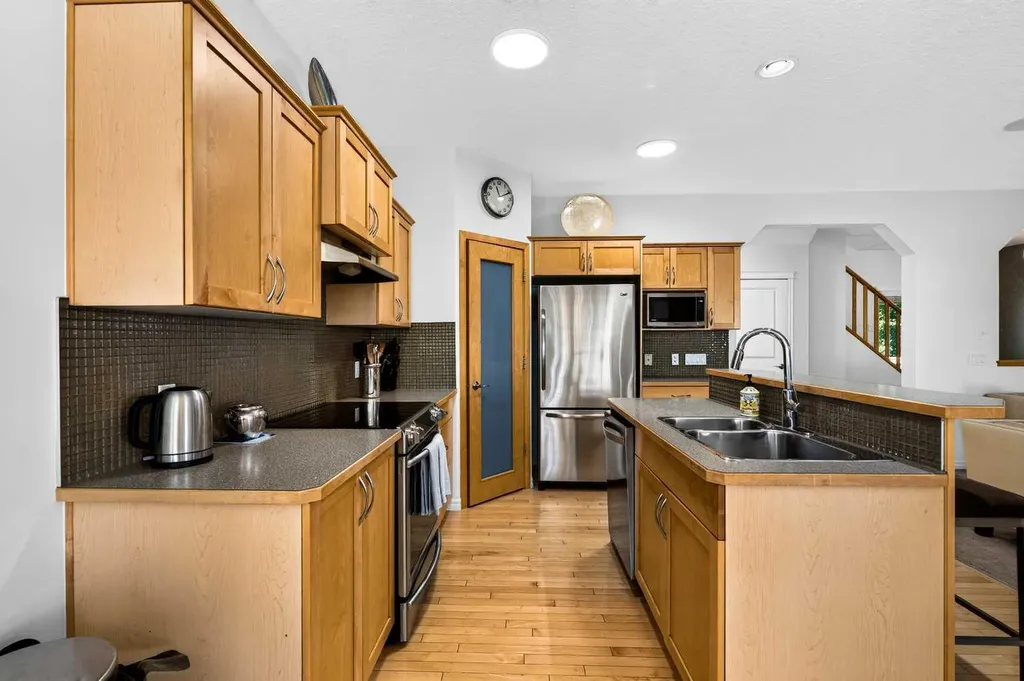 444 Rainbow Falls Way Chestermere AB T1X 1S6