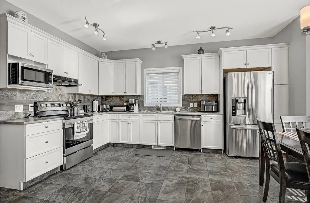 9409 88a Street Grande Prairie AB T8X 0H2
