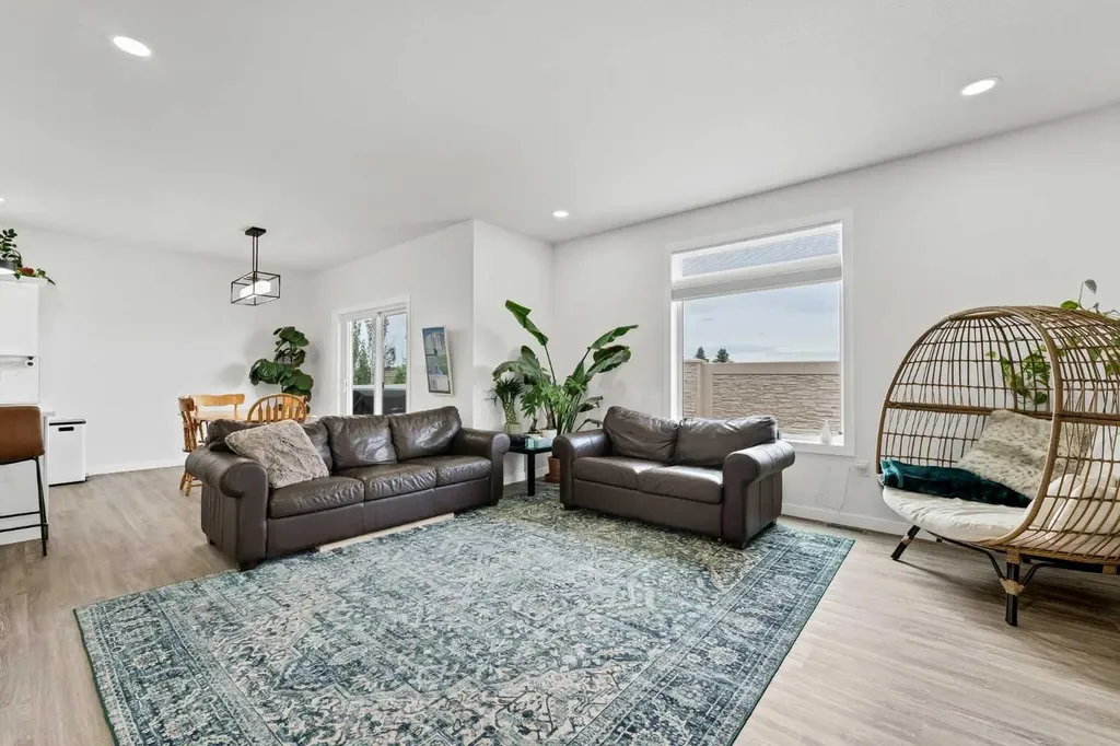 100 Somerside Way SE Medicine Hat AB T1B0M2