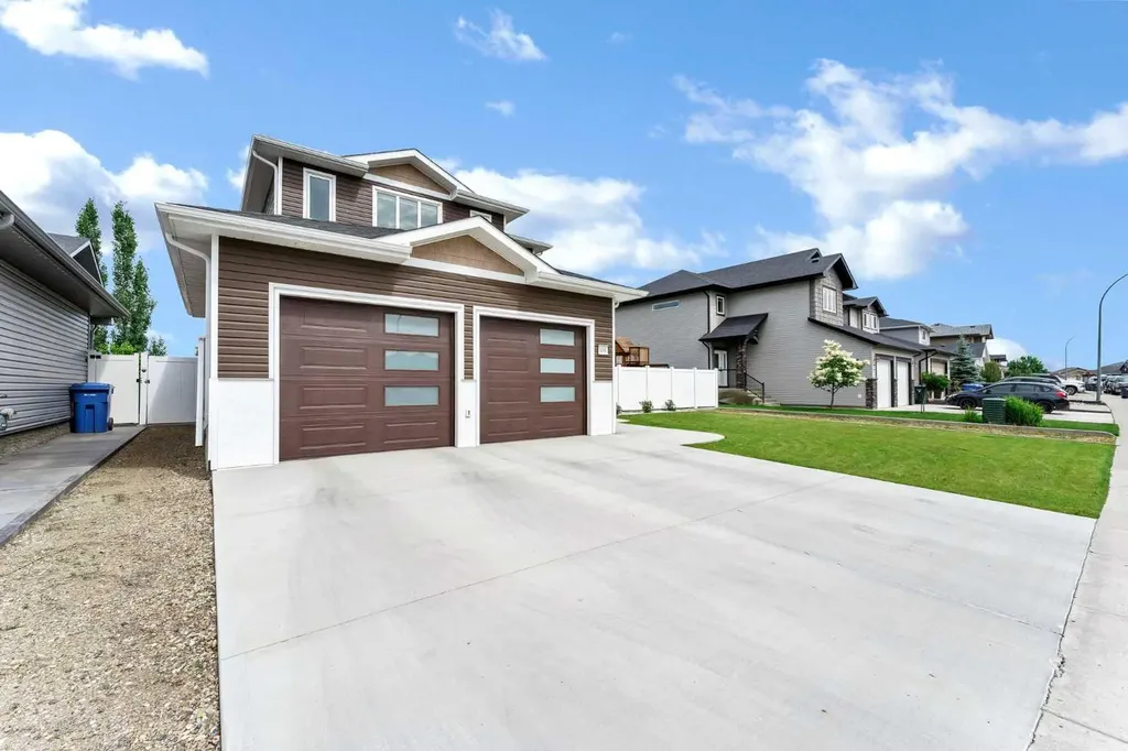 100 Somerside Way SE Medicine Hat AB T1B0M2